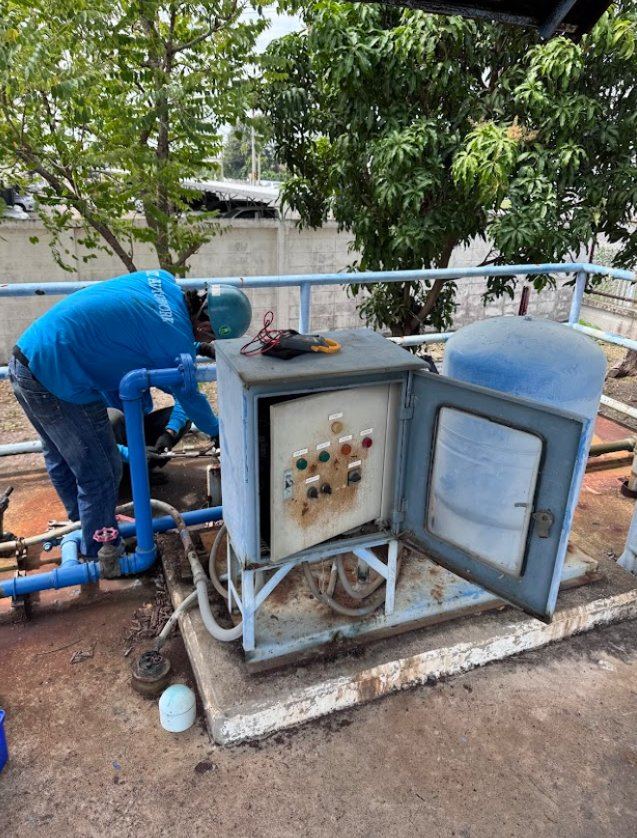 ช่างตรวจสอบ Booster Pump เก่า